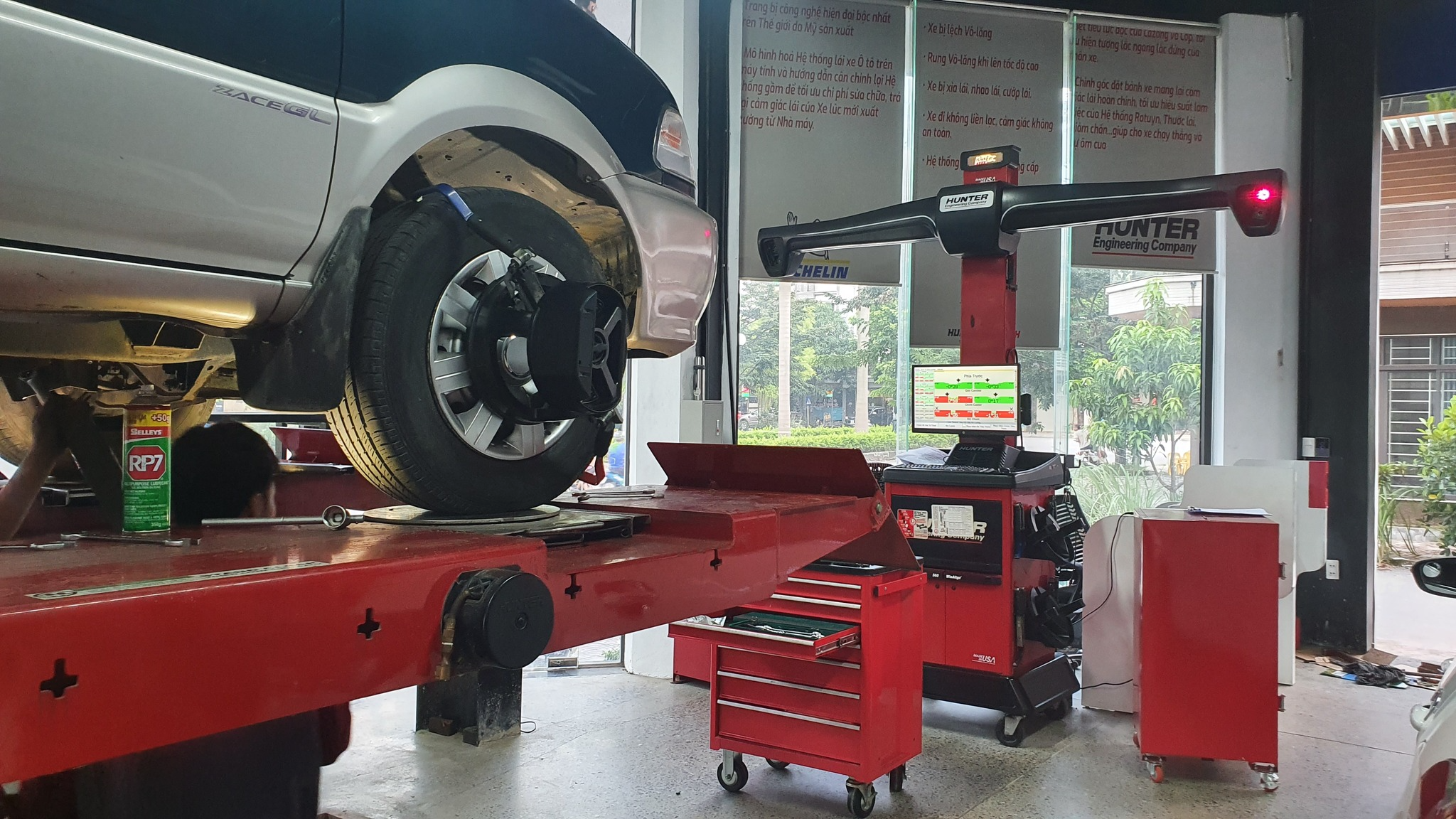 Dịch vụ Cân Chỉnh Thước Lái bằng máy Hunter tại Hunter Mai Linh 1 474746047 1109566690962931 73779